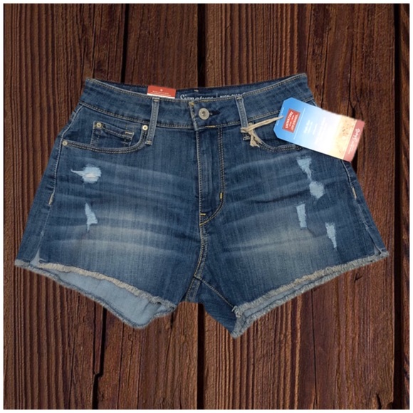 Levi's Pants - NWT Levi’s Signature High-Rise Shorts